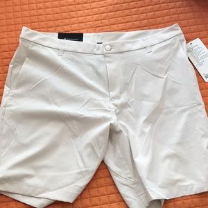 Lululemon Commission Short Classic 38”x9”.
